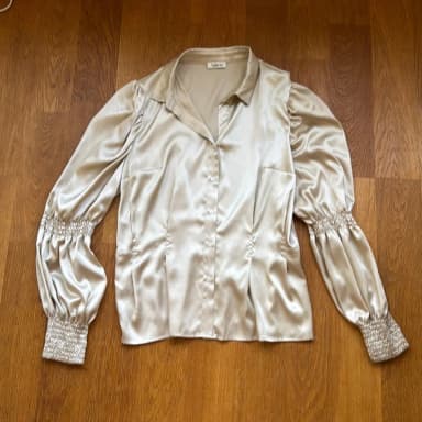 Valerie Satin beige Bluse zu verkaufen