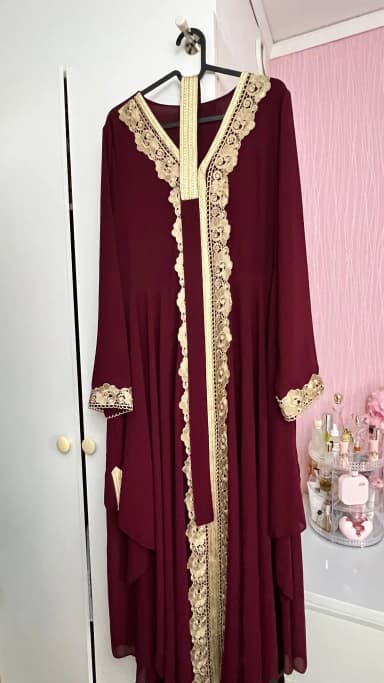 Roter Kaftan zu verkaufen