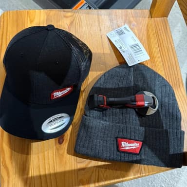 Gorra, gorro y abridor de botellas Milwaukee