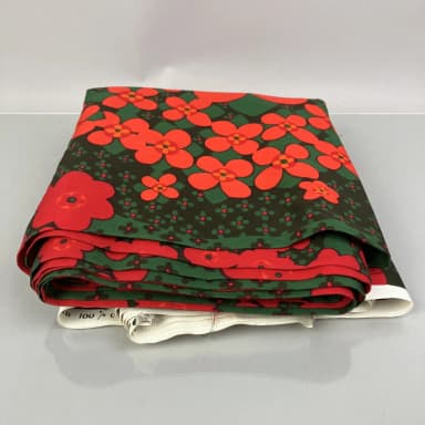 Marjatta Metsovaara Katinka fabric piece in red and green, approx. 13m