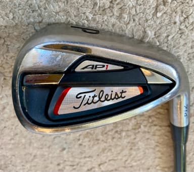 Titleist AP1 714 pitching wedge con eje de grafito Kuro Kage