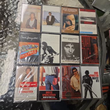 12 Bruce Springsteenin kasettinauhan kokoelma
