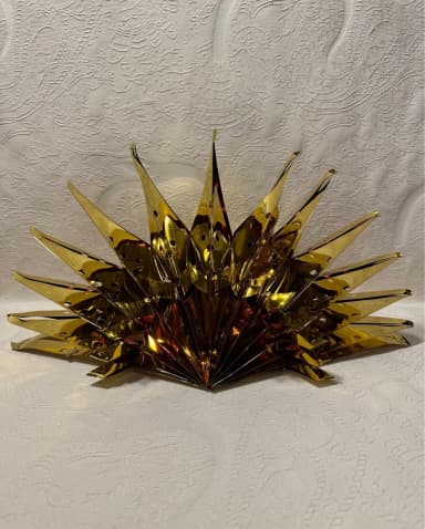 Estrella de adviento vintage dorada con interior rojo plegable