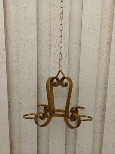 Deckenlampe in goldener Farbe