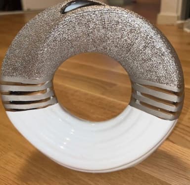 Neue handgefertigte Keramikvase von Formano mit einzigartigem Design