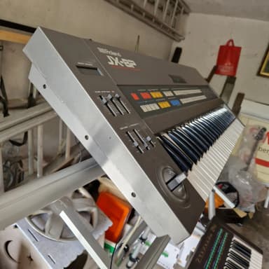 Roland JX-8P polyphoner Synthesizer aus den 1980ern